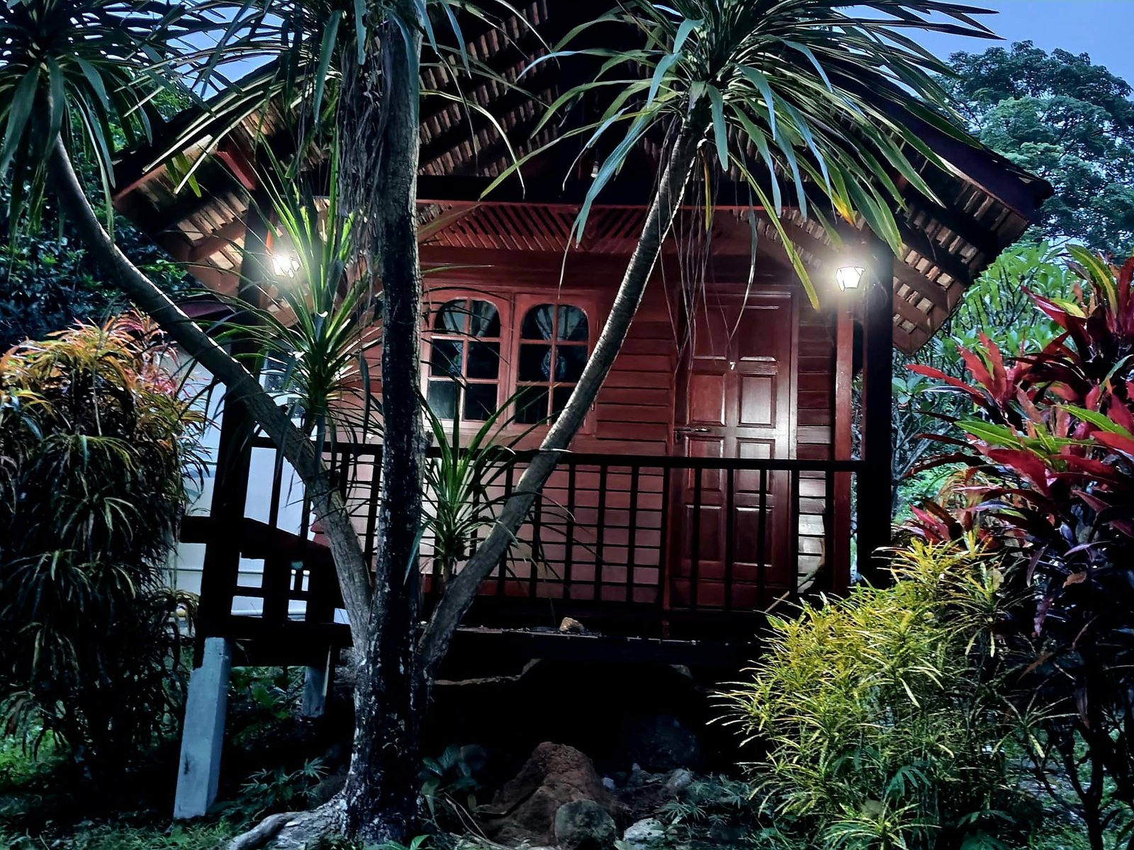 Gemeinsame Erlebnisse und Gruppenaktivitäten in der Natur bei LandOfSmile in Krabi